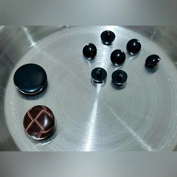 Assorted Button Collection - Picture 6 of 9